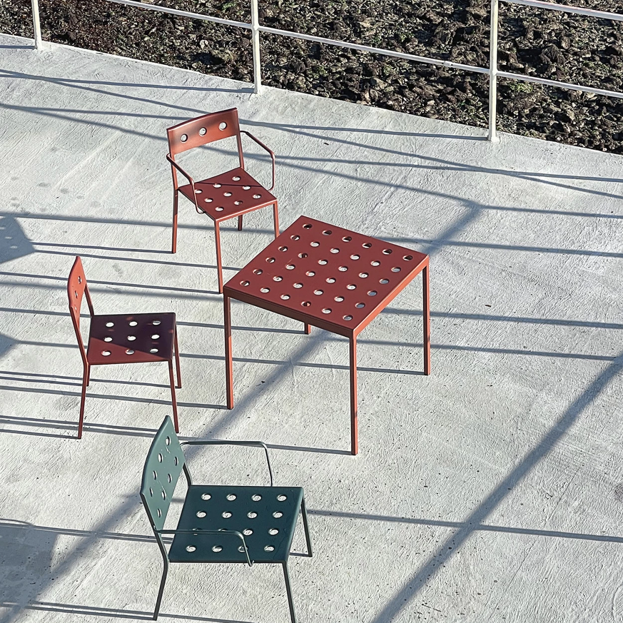 Tisch Balcony Quadratisch Farbe Iron Von HAY â Bild 3