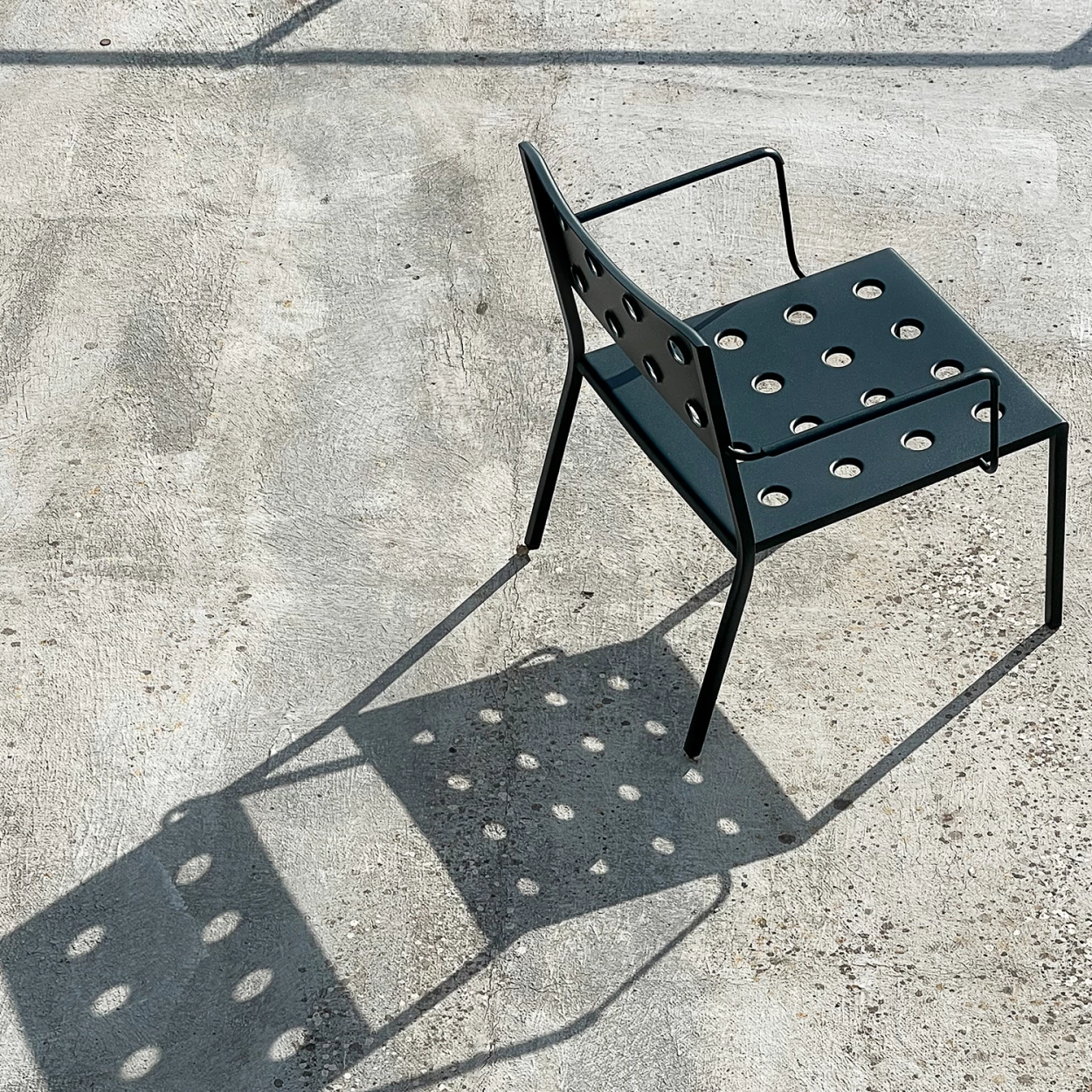 Stuhl Balcony Lounge Chair Mit Armlehne Farbe Desert Green Von HAY – Bild 2