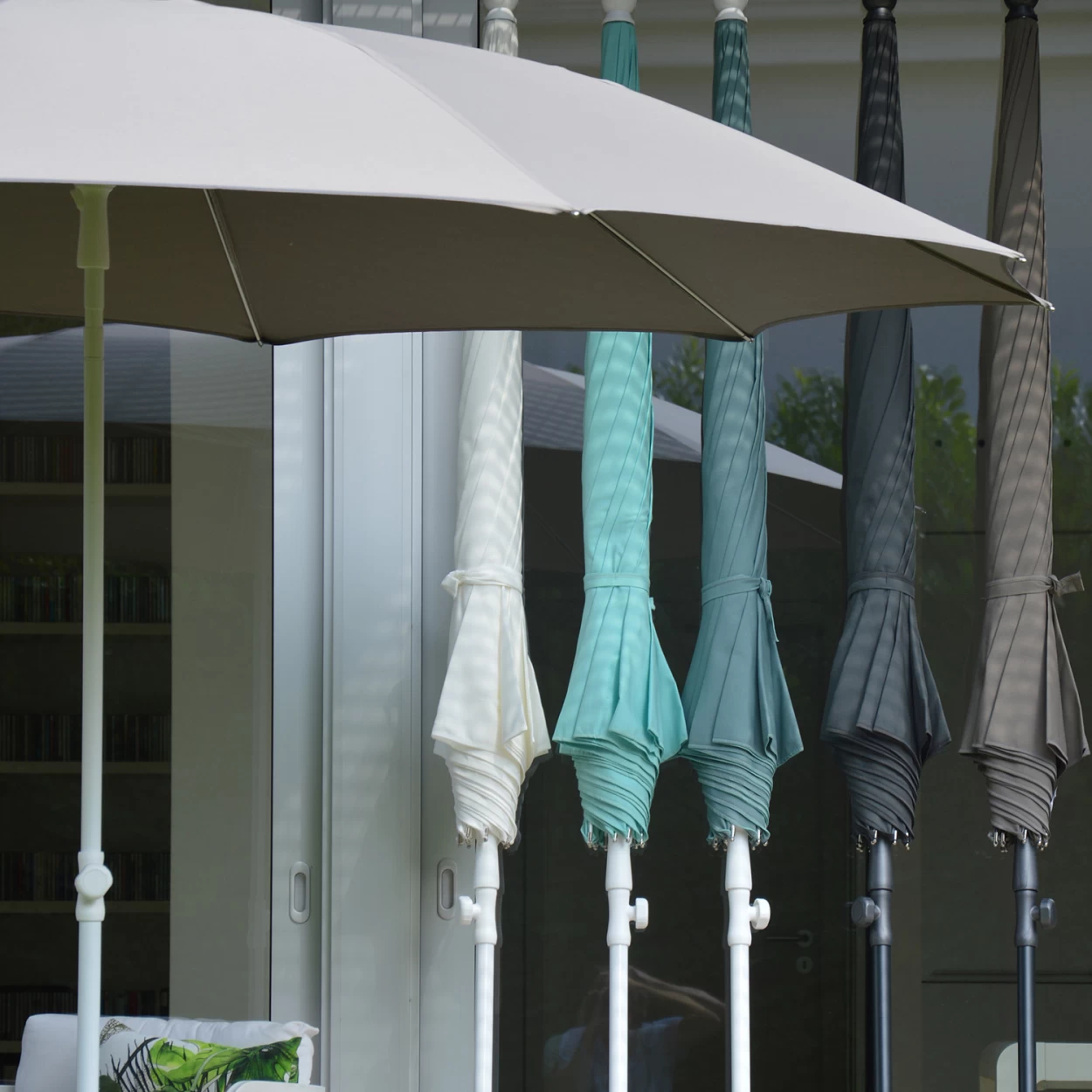 Sonnenschirm Salina Farbe Meerblau/weiß – Bild 2