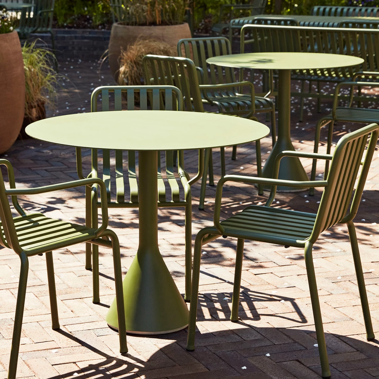 Beistelltisch Palissade Cone Farbe Olive 90 Cm Von HAY – Bild 2